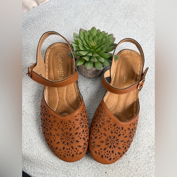 Brown Cutout Flats - Picture 2 of 3